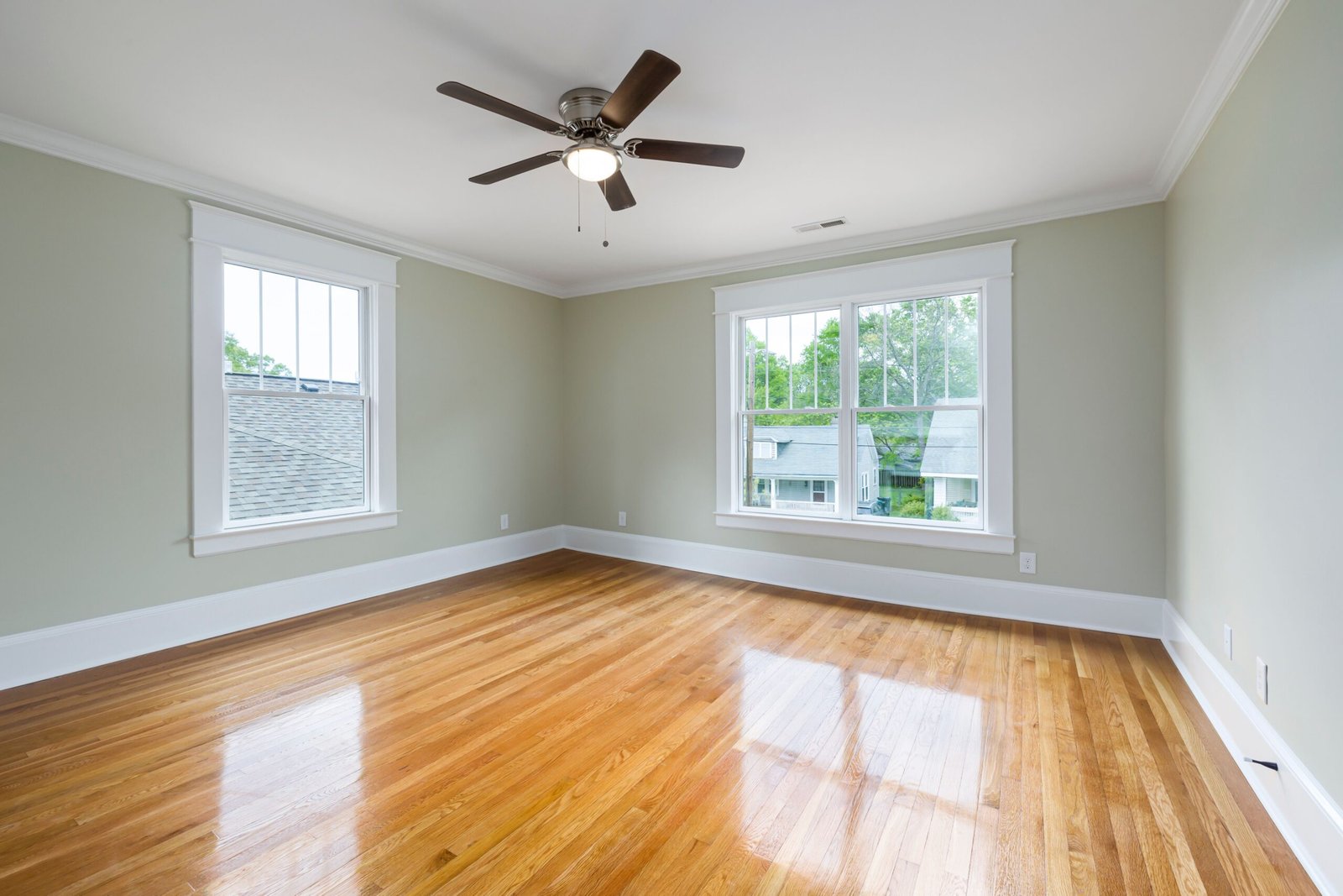 clean, empty room. Ready to move in